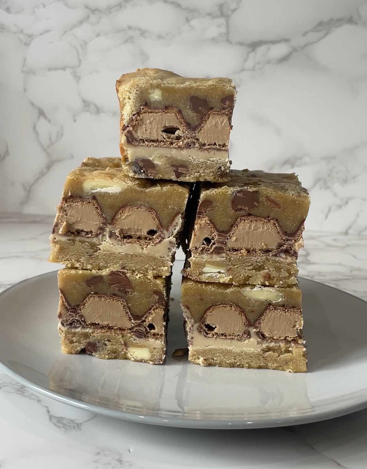 Kinder Bueno Cookie Bars Recipe